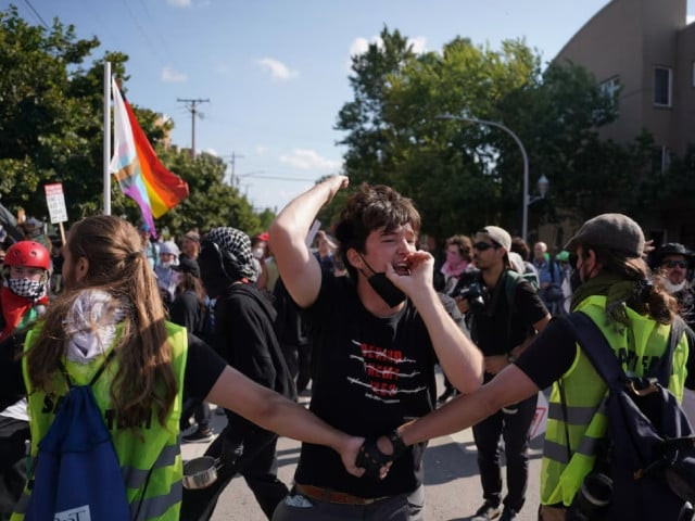 pro palestinian protests at dnc draw thousands in chicago